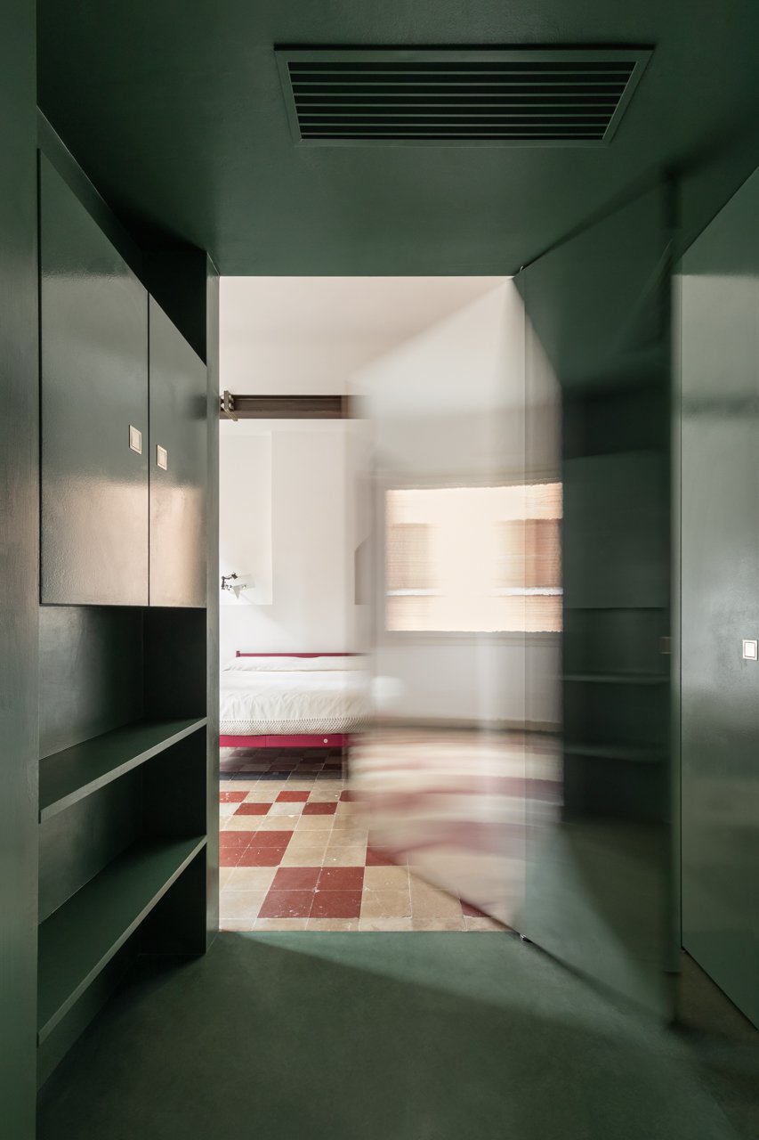 Ingresso cabina armadio laccato verde scuro